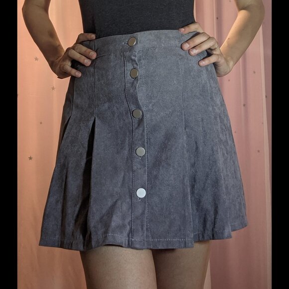 High-Waisted Pleated Button-Up Skirt - Picture 6 of 8